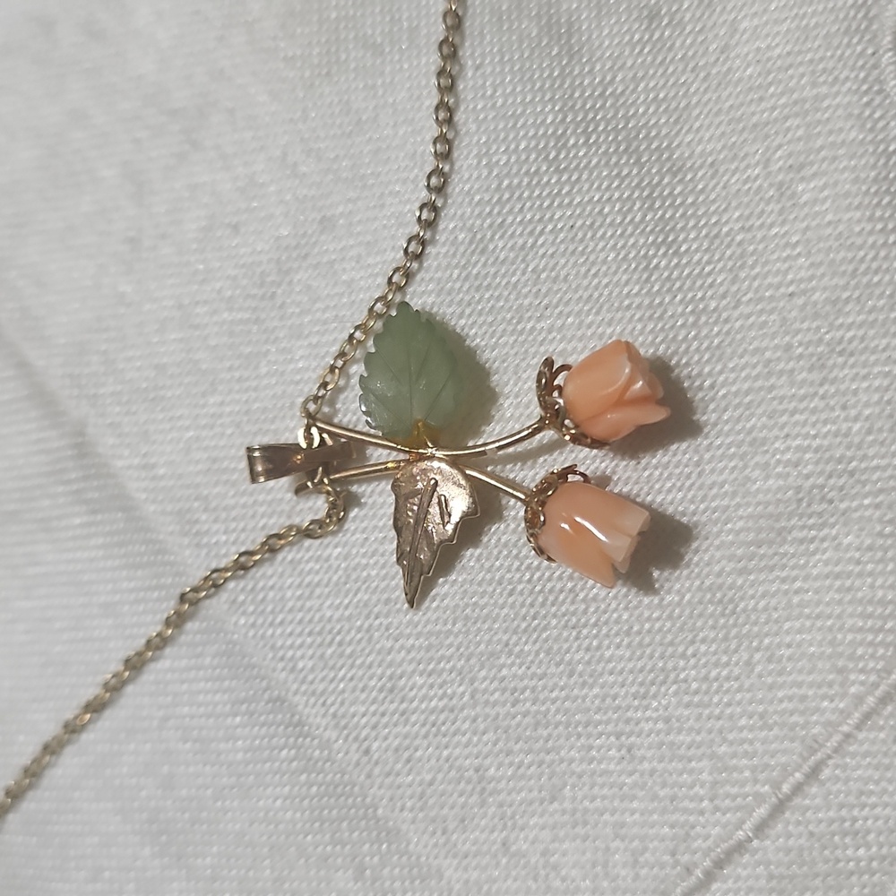Vintage Carved Angel Skin Coral Double Rose Jade Leaf Pendant Necklace